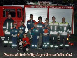 Future jeune avec les pompiers